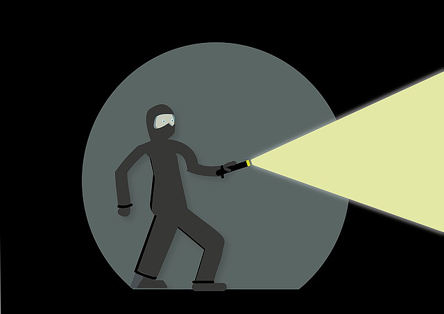 Container aufgebrochen und Werkzeug entwendet