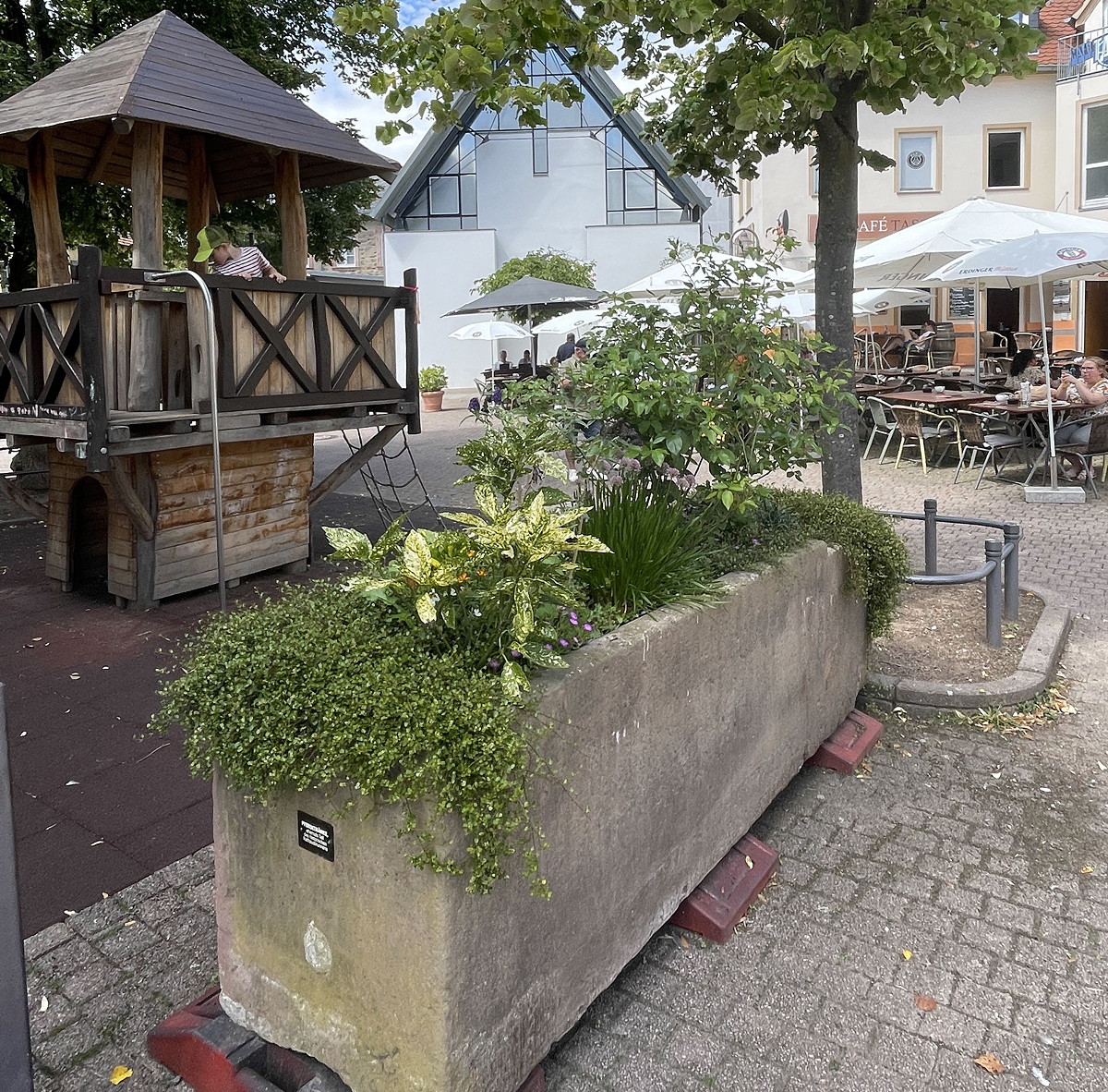 Neuer Platz für historischen Brunnen auf dem Ludwig-Meidner-Platz