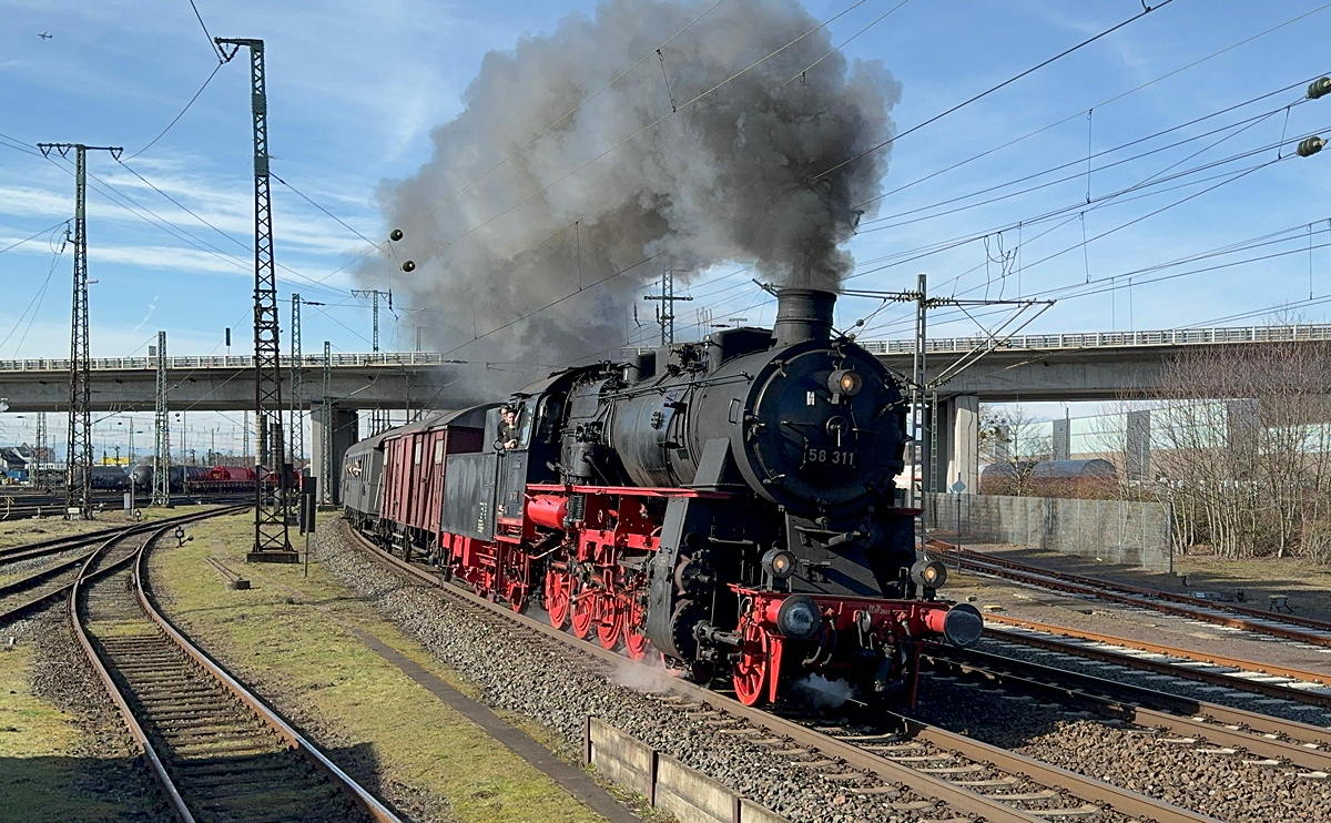 Mitfahren möglich: 100 Jahre alte Dampflok hält in Hofheim und Lorsbach