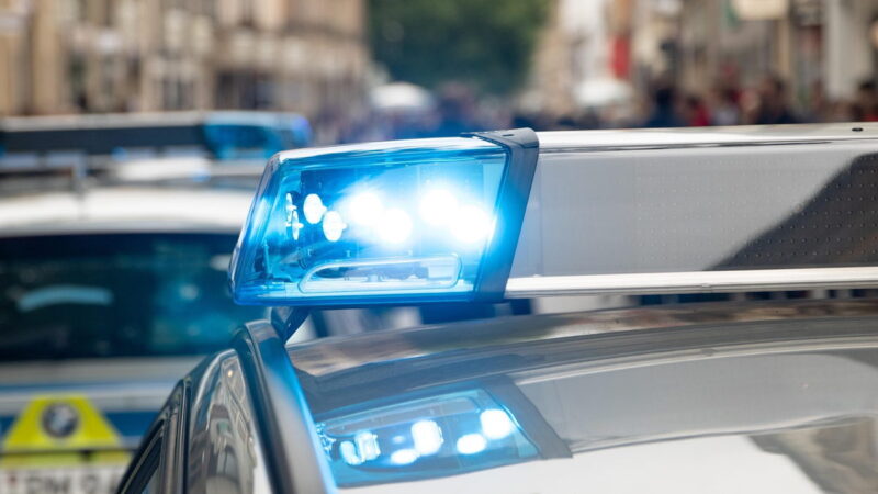 Bei Rot über die Straße: Radfahrer bei Unfall schwer verletzt