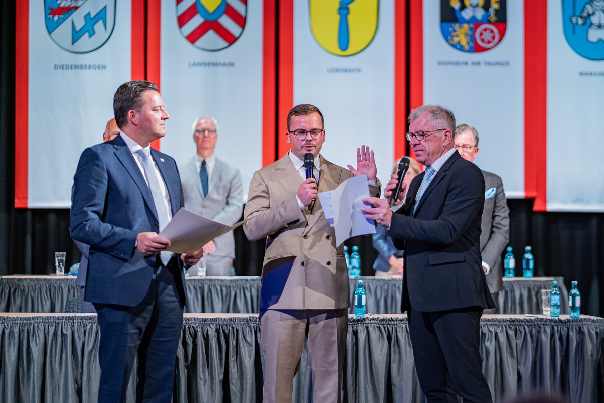 Stadt informiert: Wilhelm Schultze als Bürgermeister vereidigt