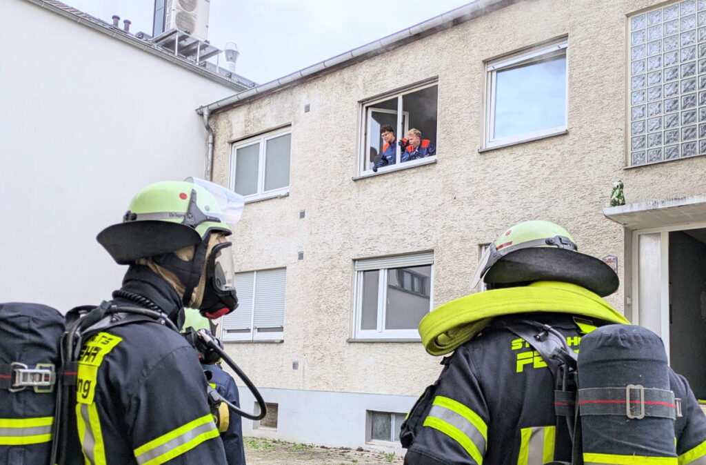 08 09 feuerwehruebung ehemalige obdachlosenunterkunft f oto 1