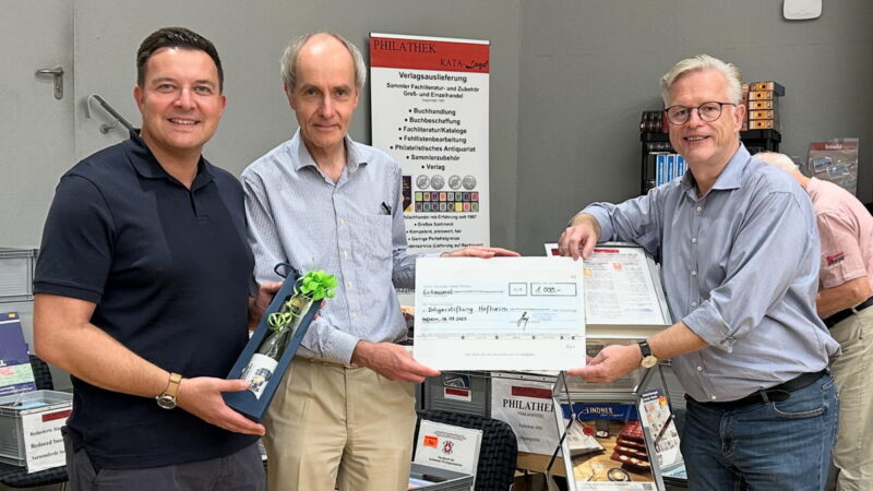 Briefmarken-Sammler spendeten 1000 Euro an Bürgerstiftung Hofheim