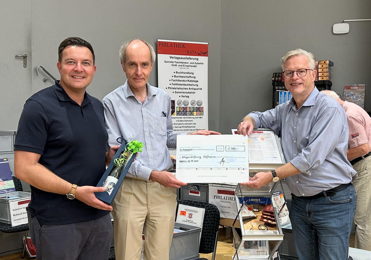 Briefmarken-Sammler spendeten 1000 Euro an Bürgerstiftung Hofheim