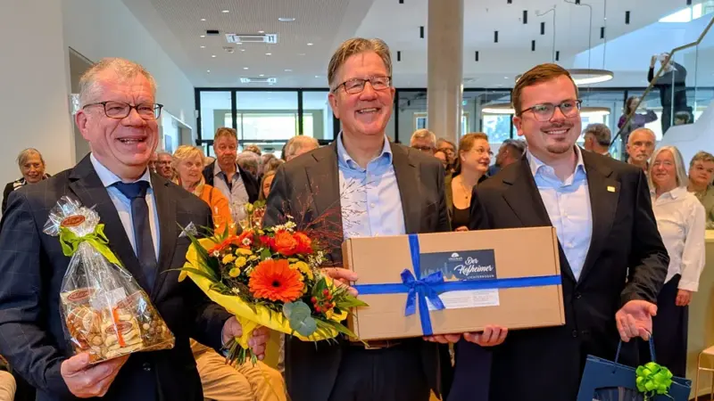 Empfang in Stadtbücherei: Bernhard Köppler als Stadtrat verabschiedet