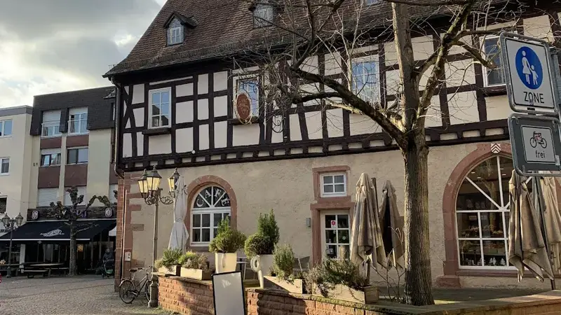 Schock für viele Hofheimer: Das Café im Alten Rathaus schließt!