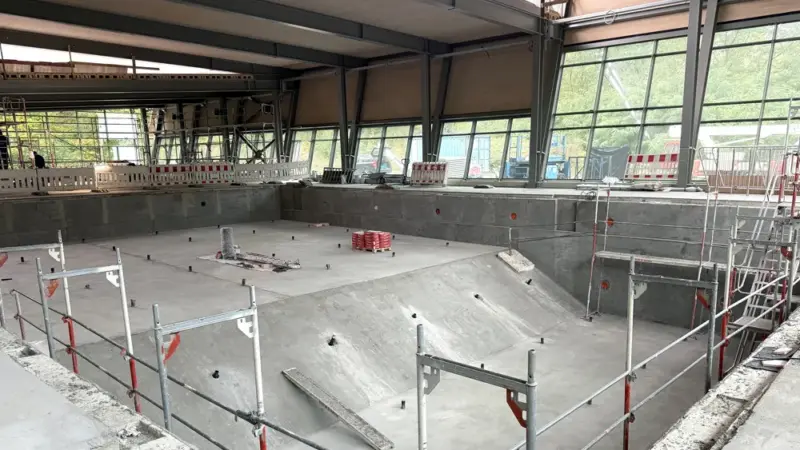 Neuer Termin: Main-Taunus-Bad wird erst nächstes Jahr fertig