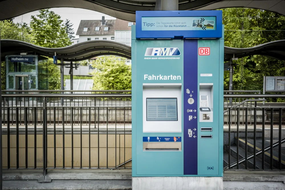Geht ganz einfach! RMV testet die nächste Generation des Fahrkartenkaufs