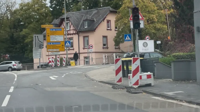 Hessen-Mobil bleibt hart: Ampel regelt Verkehr auf Rheingaubrücke