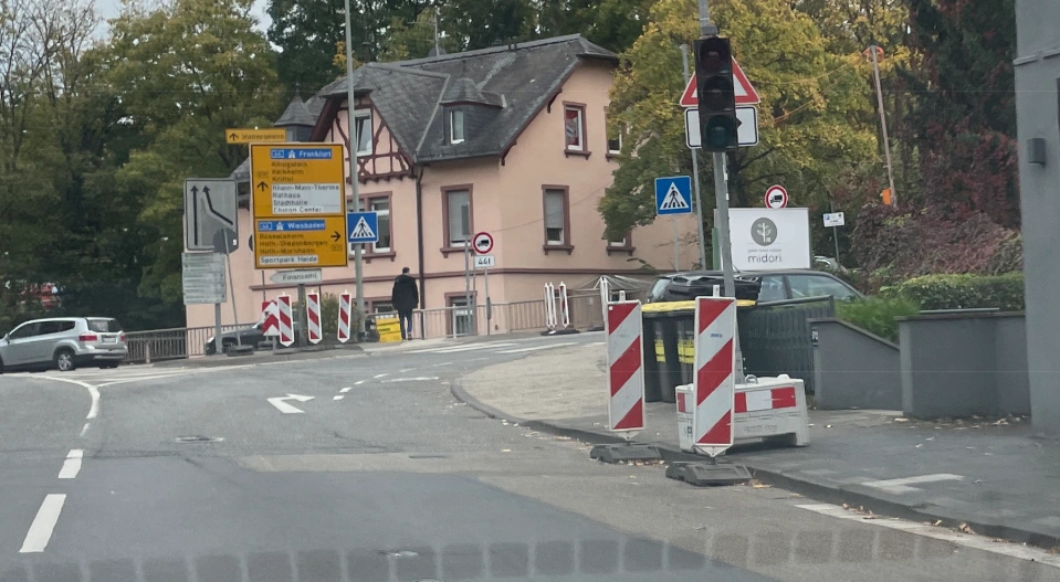 Hessen-Mobil bleibt hart: Ampel regelt Verkehr auf Rheingaubrücke