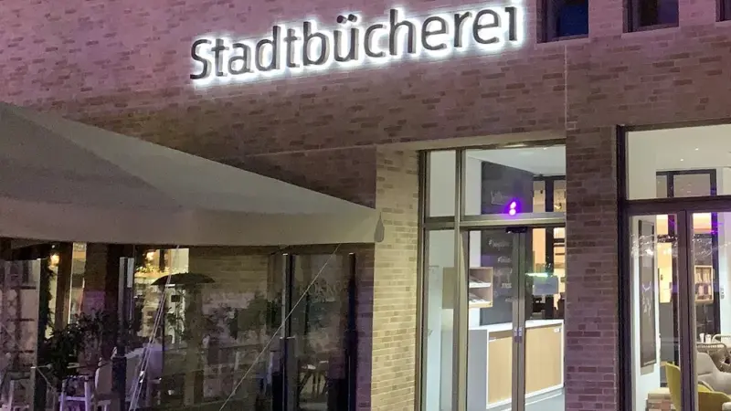 Stadtbücherei in der Diskussion: „Wohnzimmer der Stadt“ bleibt zu oft zu