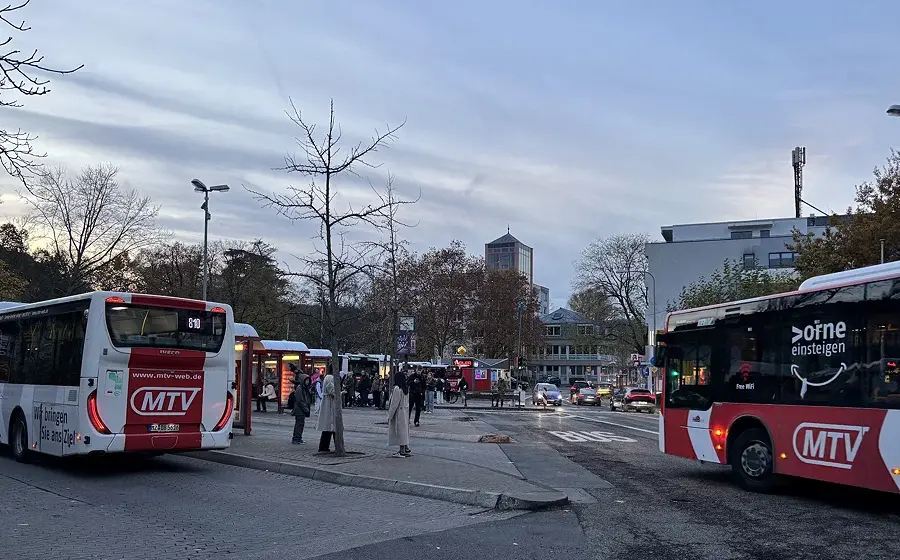 Fehlende Bushaltestelle sorgt bei Fahrgästen für Verärgerung