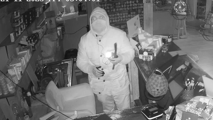 Von Videokamera erwischt: Einbrecher klauen Kiloweise Tabak