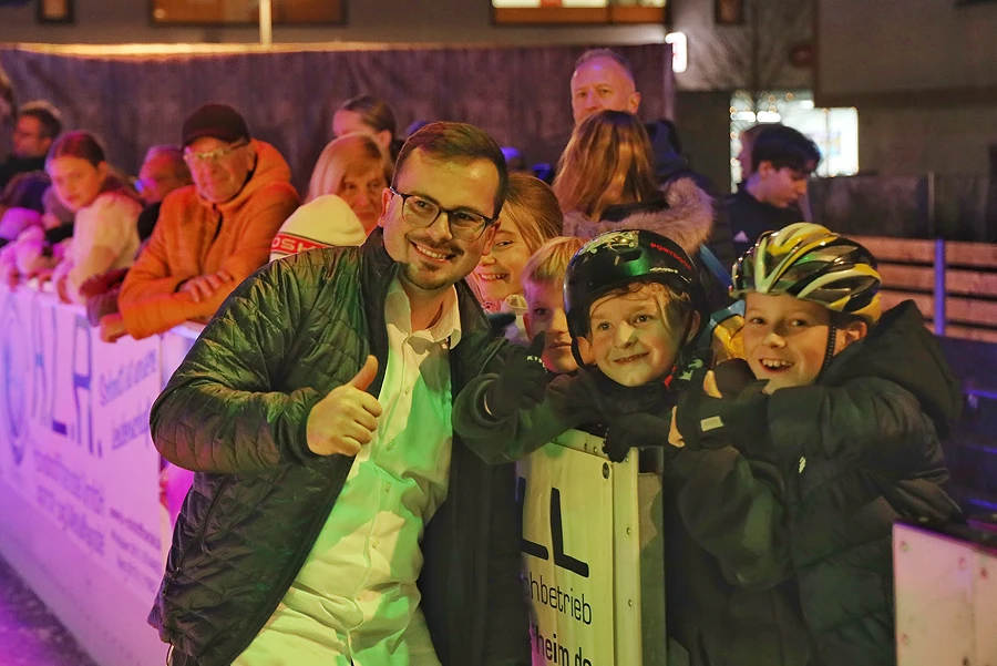 Hofheim freut sich: Der Eiszauber hat begonnen!