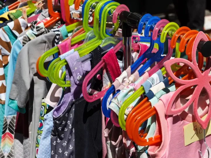 Für Bekleidung & Schuhe: Erster Flohmarkt im Chinon Center