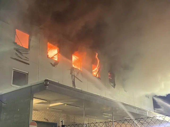 Akkus und Solarmodule brannten – Millionenschaden in Hattersheim