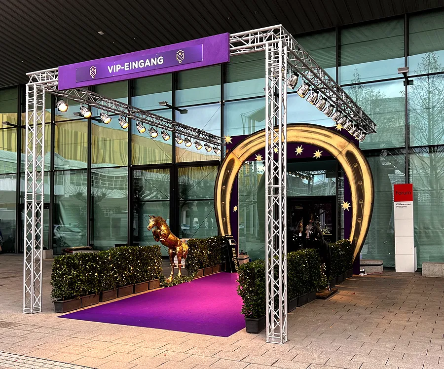 Von der Umbrella Road bis zur Buchmesse – Diedenbergen ist überall 3 Avenion VIP Eingang Festhallenreitturnier