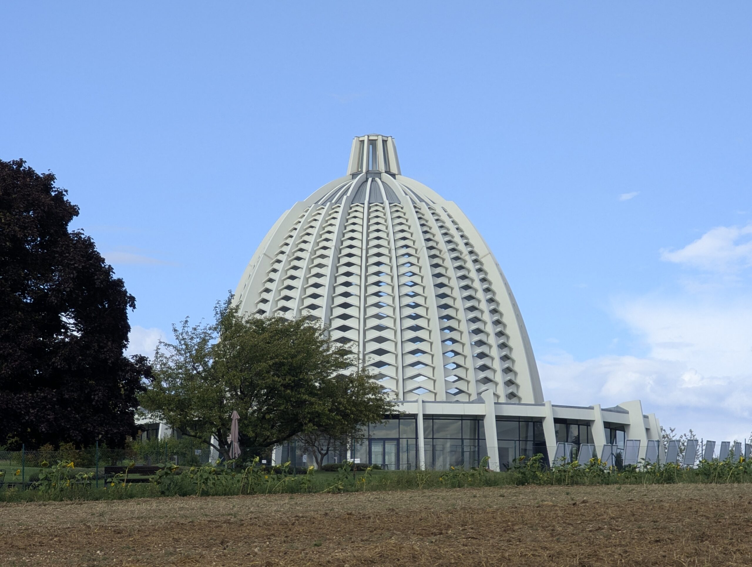 Bahá’í leuchtet: Lichtergarten am Haus der Andacht