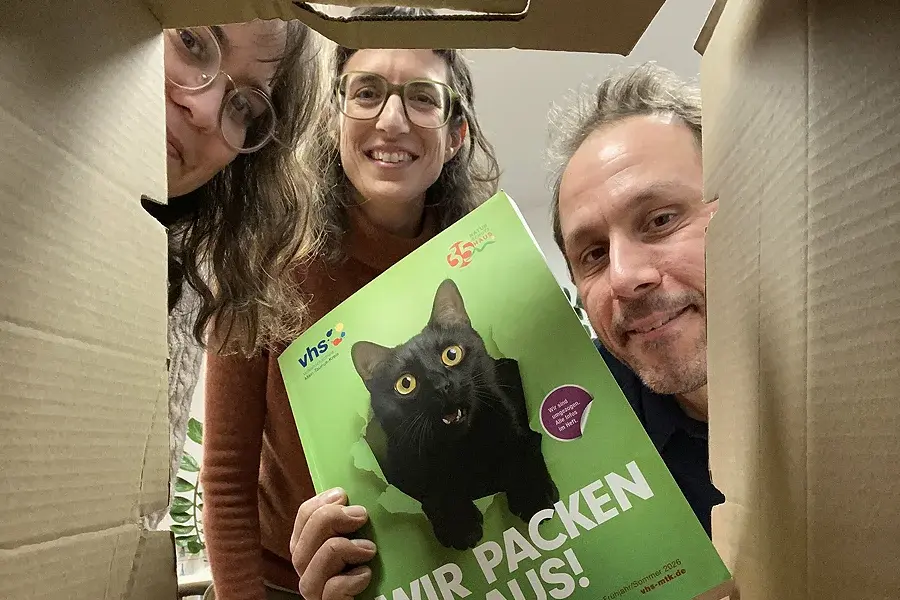 „Wir packen aus“ – Nach Umzug ist neues vhs-Programmheft erschienen