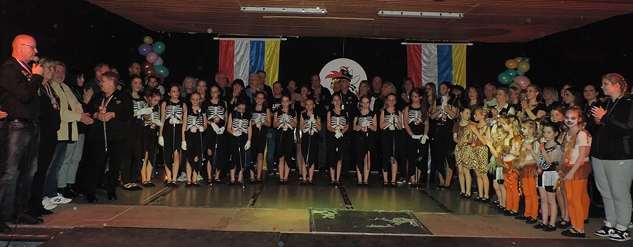 Tanz, Schunkeln & Äppelwoi: Waller Wespen starten fröhlich in die Kampagne 2 Wespe