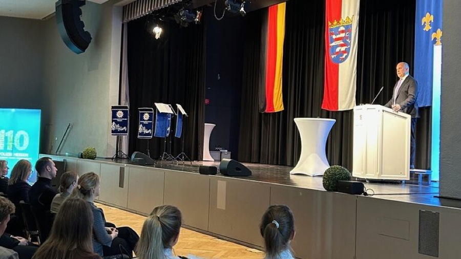 Hofheim: 75 Männer und Frauen feierlich in den Polizeidienst eingeführt