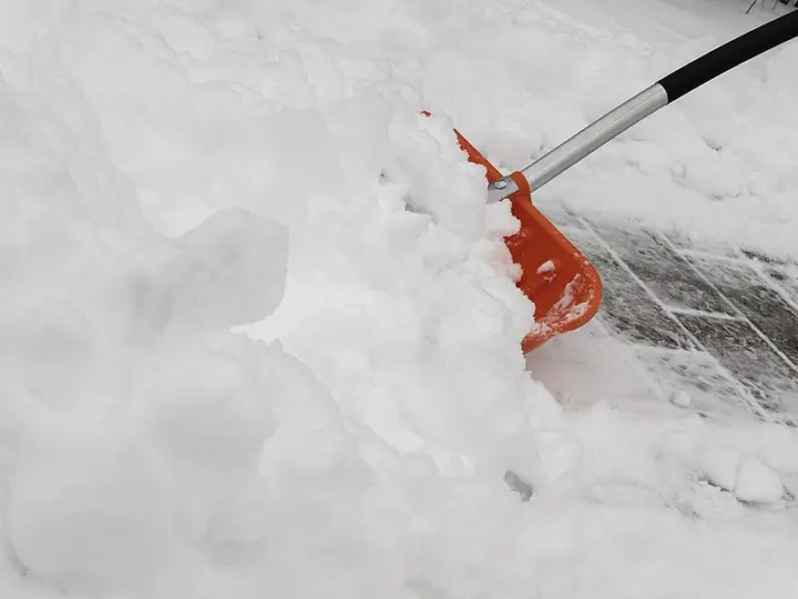 Stadtverwaltung: Gehwege sind von Schnee und Eis zu befreien!