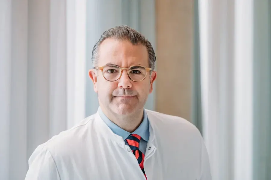 Im eigenen Körper ankommen: Chefarzt informiert über geschlechtsangleichende Chirurgie