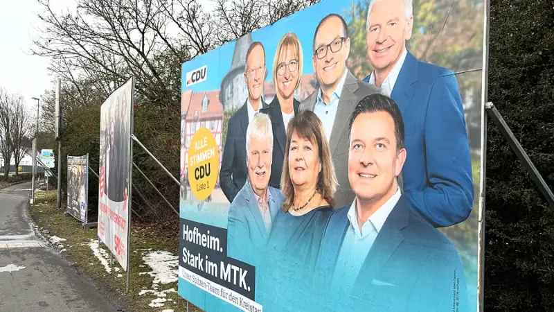 Landrat prüft Vorgehen von Vogt – und posiert mit ihm auf Wahlplakaten