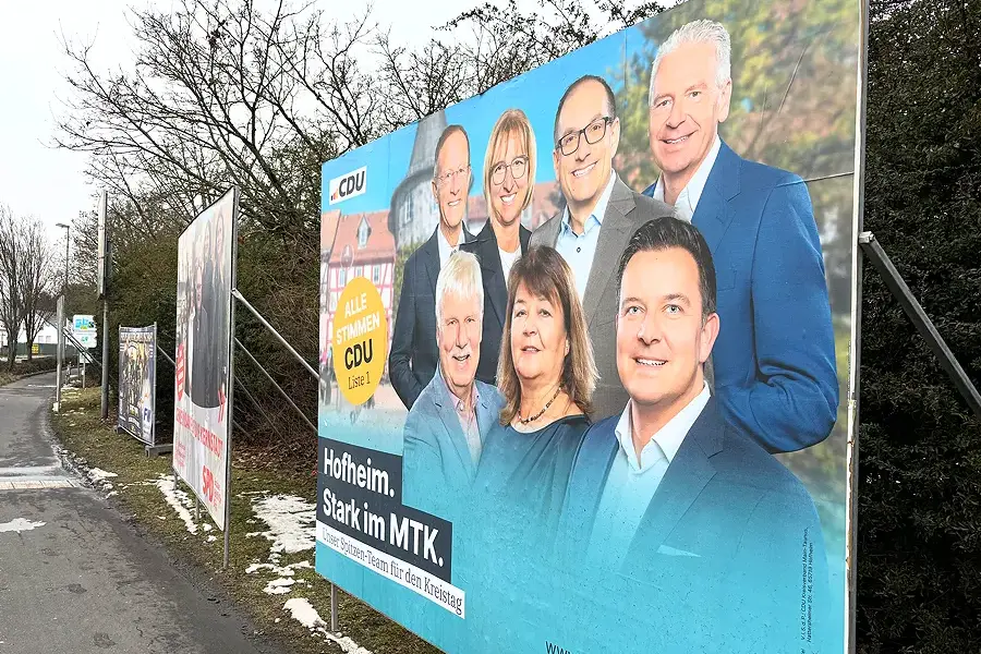 Landrat prüft Vorgehen von Vogt – und posiert mit ihm auf Wahlplakaten