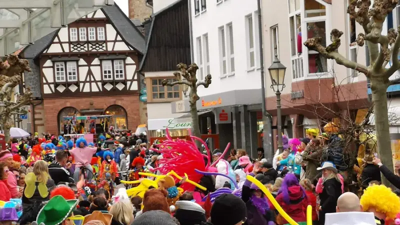Fastnachtszug mit Rekordbeteiligung – und so kurz wie noch nie