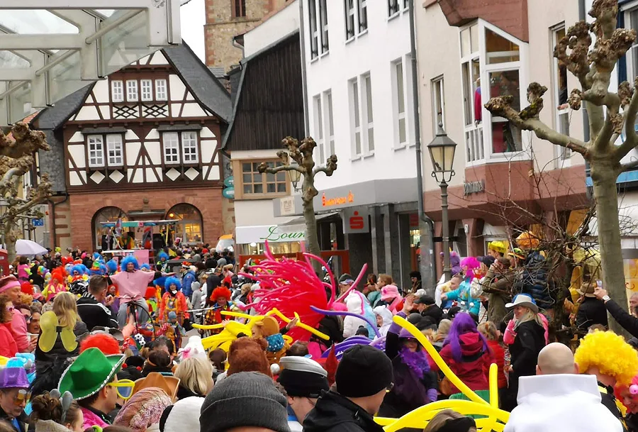 Fastnachtszug mit Rekordbeteiligung – und so kurz wie noch nie