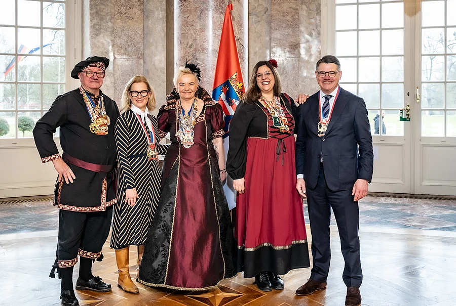 Ministerpräsident empfängt Ambett XXXIII. Tamara und ihre Begleitung