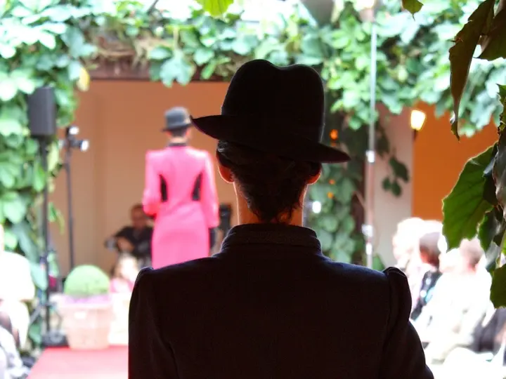 Einsteigen bitte! Modenschau im Gelenkbus – Models gesucht