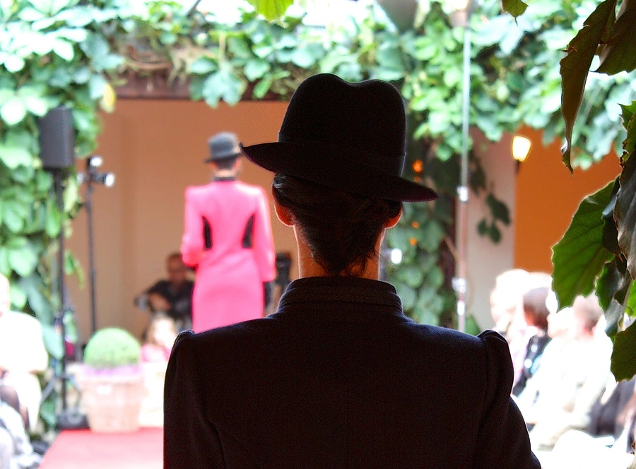 Einsteigen bitte! Modenschau im Gelenkbus – Models gesucht