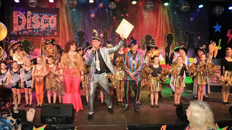 Laut, bunt & schrill – Das war die große Fremdensitzung der Waller Wespen