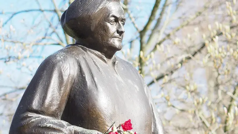 Fotoaktion der Linken zum Frauentag: Ich bin eine Feministin, weil…