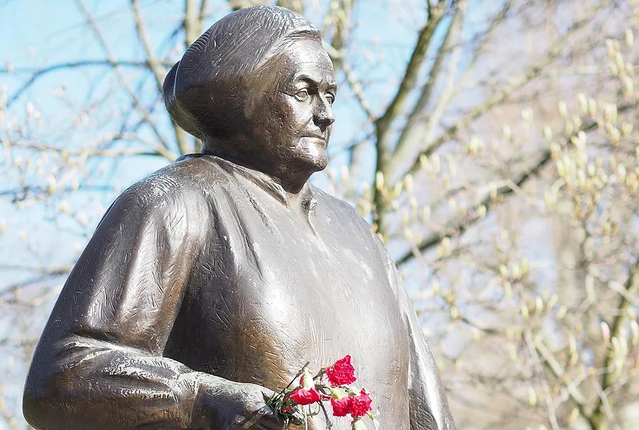 Fotoaktion der Linken zum Frauentag: Ich bin eine Feministin, weil…