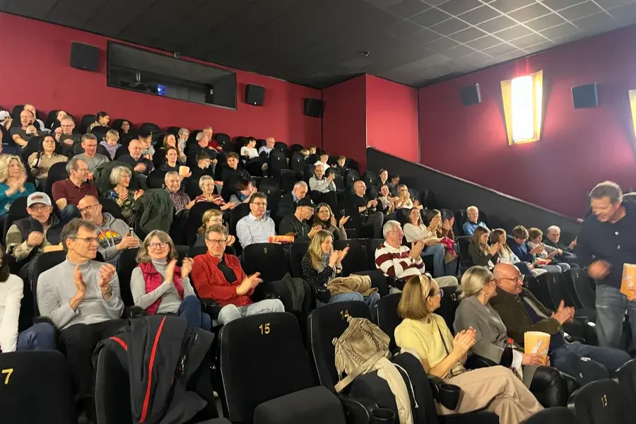 Kinoabend statt Konflikte: Hofheimer Tennis-Club feiert Gemeinschaft