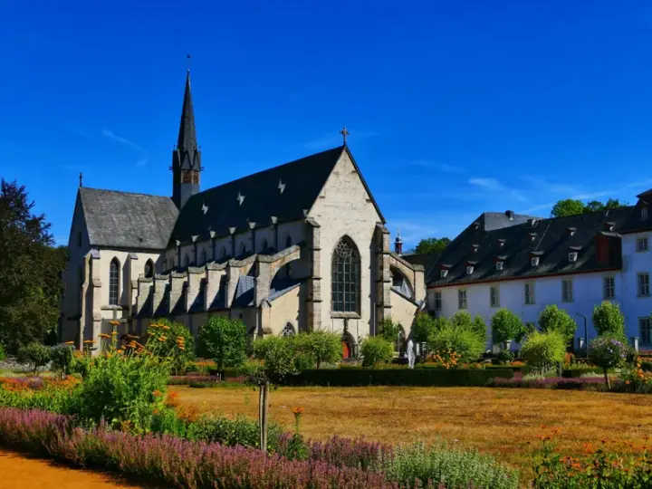 Senioren entdecken den Westerwald und schippern über die Donau