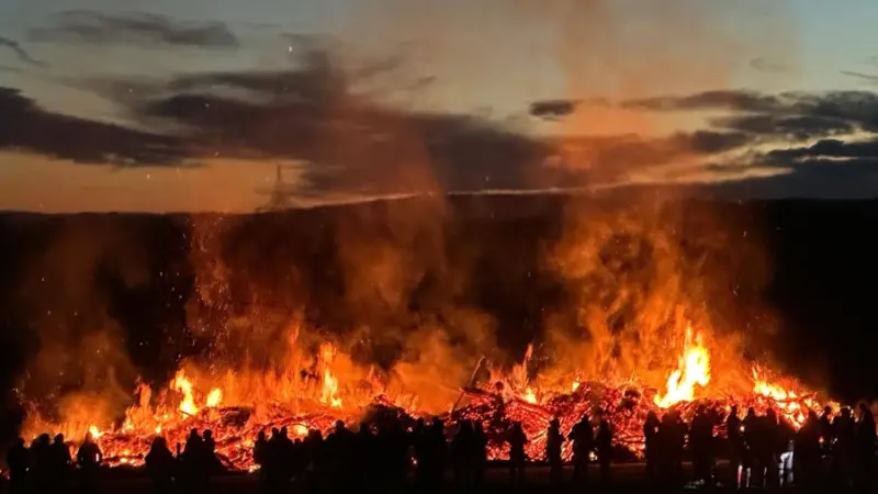 Osterfeuer in Wildsachsen: Hof Küther lädt am Ostersonntag ein