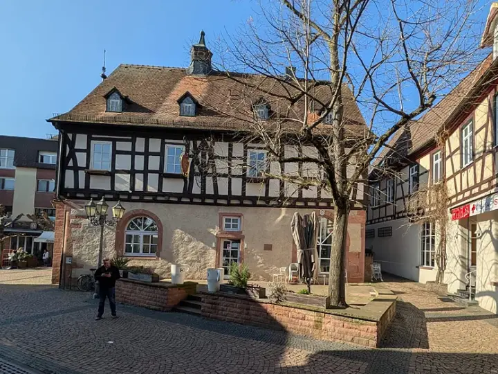 Altes Rathaus Café startet neu: Sofia Lee eröffnet im Juni