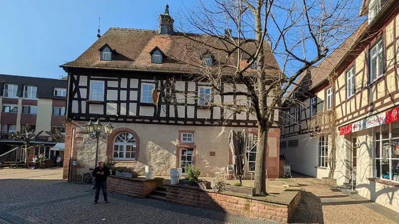 Altes Rathaus Café startet neu: Sofia Lee eröffnet im Juni