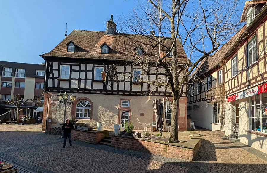 Altes Rathaus Café startet neu: Sofia Lee eröffnet im Juni