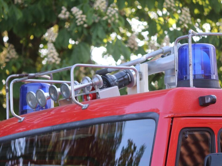 Glaube und Blaulicht: Ökumenischer Gottesdienst bei Feuerwehr Langenhain