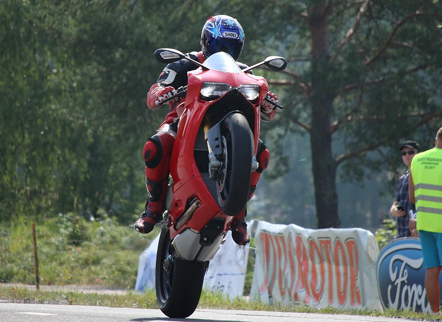 21-Jähriger Motorradfahrer verunglückt – Saisonstart endet im Krankenhaus