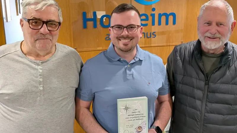 60 Plätze, 7. Nachdruck: Autoren schenken Bürgermeister ihr Buch