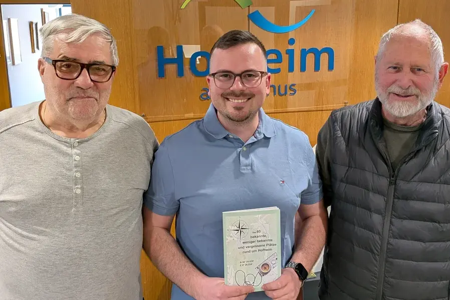 60 Plätze, 7. Nachdruck: Autoren schenken Bürgermeister ihr Buch