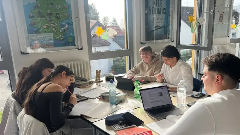 Lernen statt Ferien: 30 Jugendliche nutzen Hofheimer Lerncamp