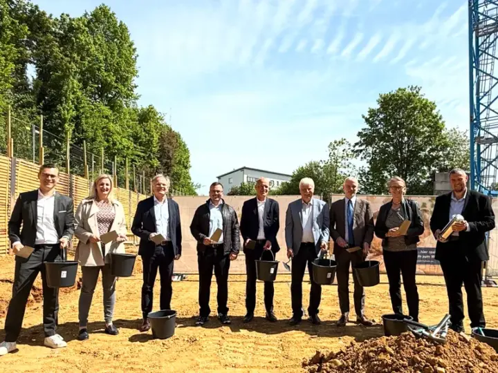 64 neue Wohnungen in Hofheim – Grundstein für „QuartierHochVier“ gelegt