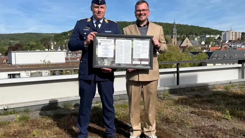 Hofheim stärkt Heimatschutz: Partnerschaft mit der Bundeswehr besiegelt